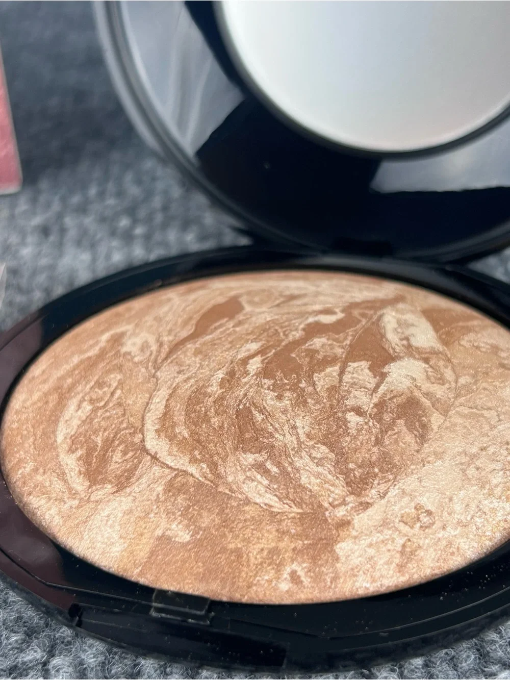 Laura Geller Baked Body Frosting Face & Body Glow w Puff in Tahitian Ginger NIDB